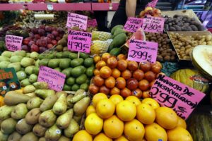 Lee más sobre el artículo Los precios mundiales de los alimentos cayeron un 13,7% en 2023, según la FAO