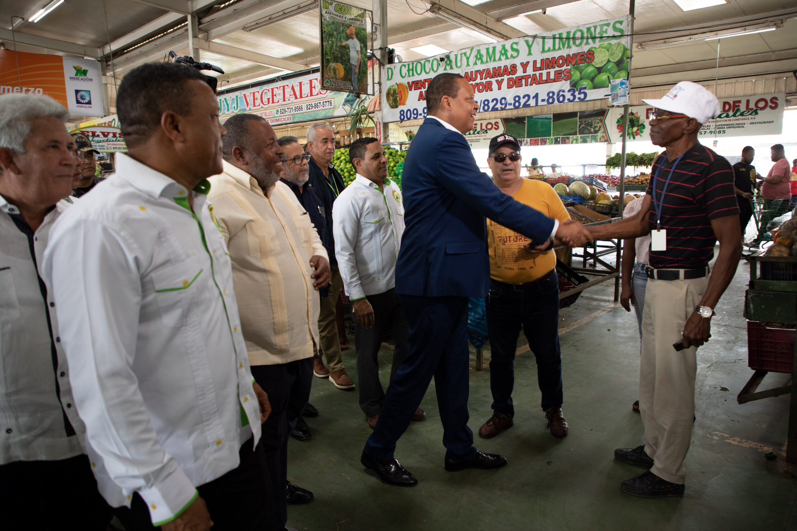 En este momento estás viendo Pro Consumidor supervisa productos agrícolas del programa “A Comer: Del Campo al Colmado”