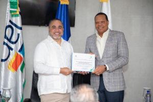 Lee más sobre el artículo INAP reconoce a Pro Consumidor por alto ranking obtenido en Plan de Capacitación de sus servidores