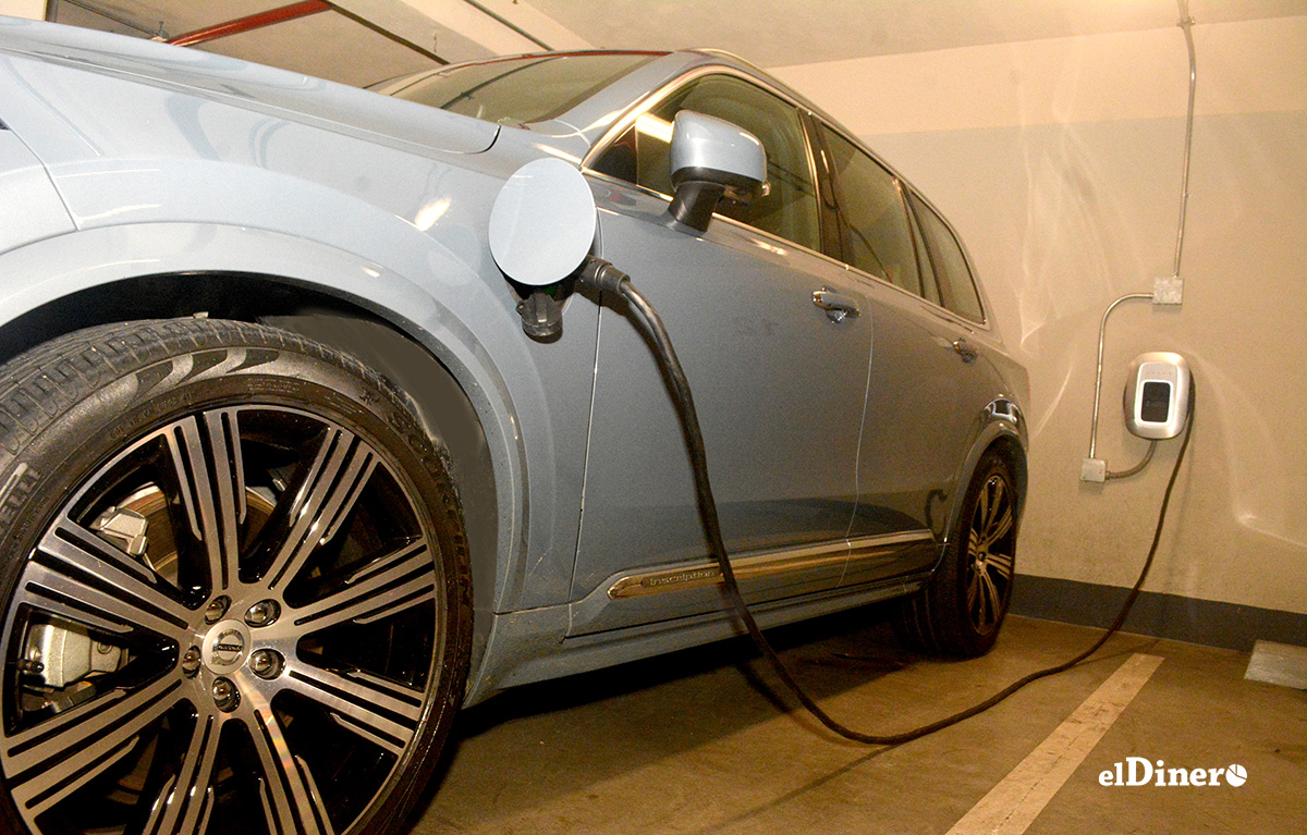 En este momento estás viendo ¿Los autos eléctricos son el futuro de la industria? Algunos dicen que no