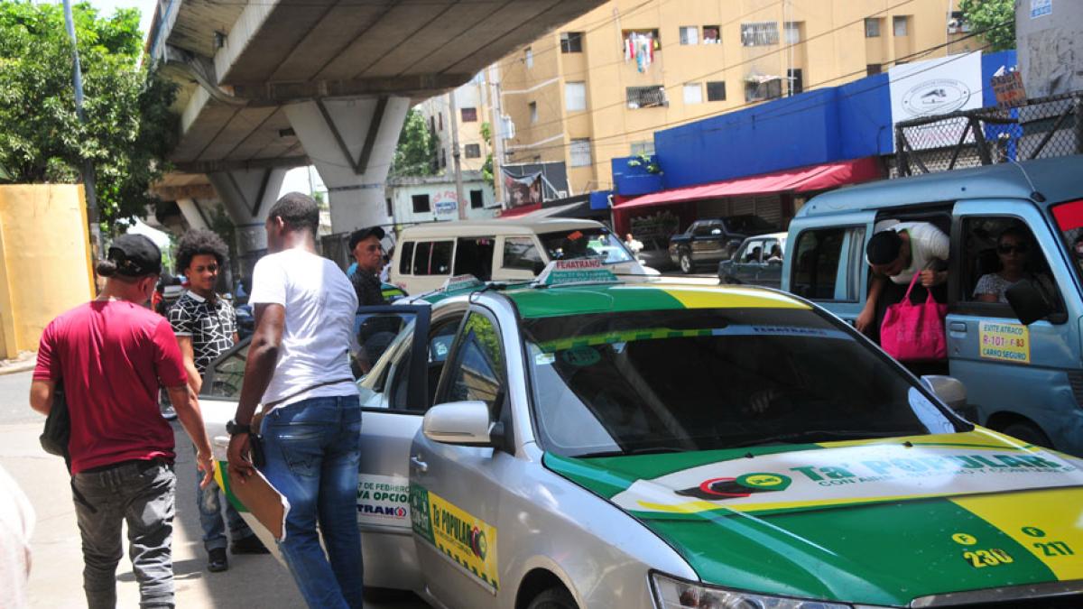 En este momento estás viendo Como un «abuso» califican ciudadanos aumento de cinco y diez pesos en costo de pasaje