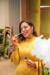 Lee más sobre el artículo Rosa Mejía: La Reina de los Aromas Revoluciona el Marketing en República Dominicana