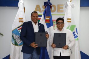 Lee más sobre el artículo Pro Consumidor y ayuntamiento SDE firman convenio para fortalecer derechos de consumidores en ese municipio