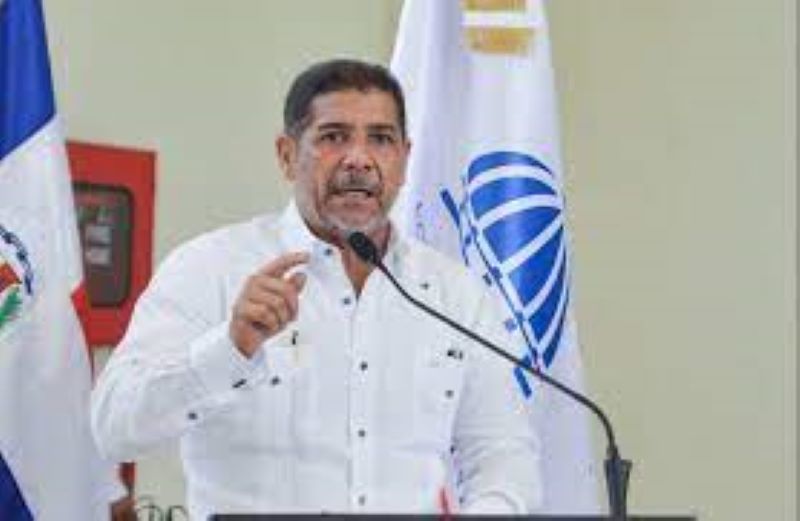 En este momento estás viendo Ministro Limber Cruz admite escasez del pollo