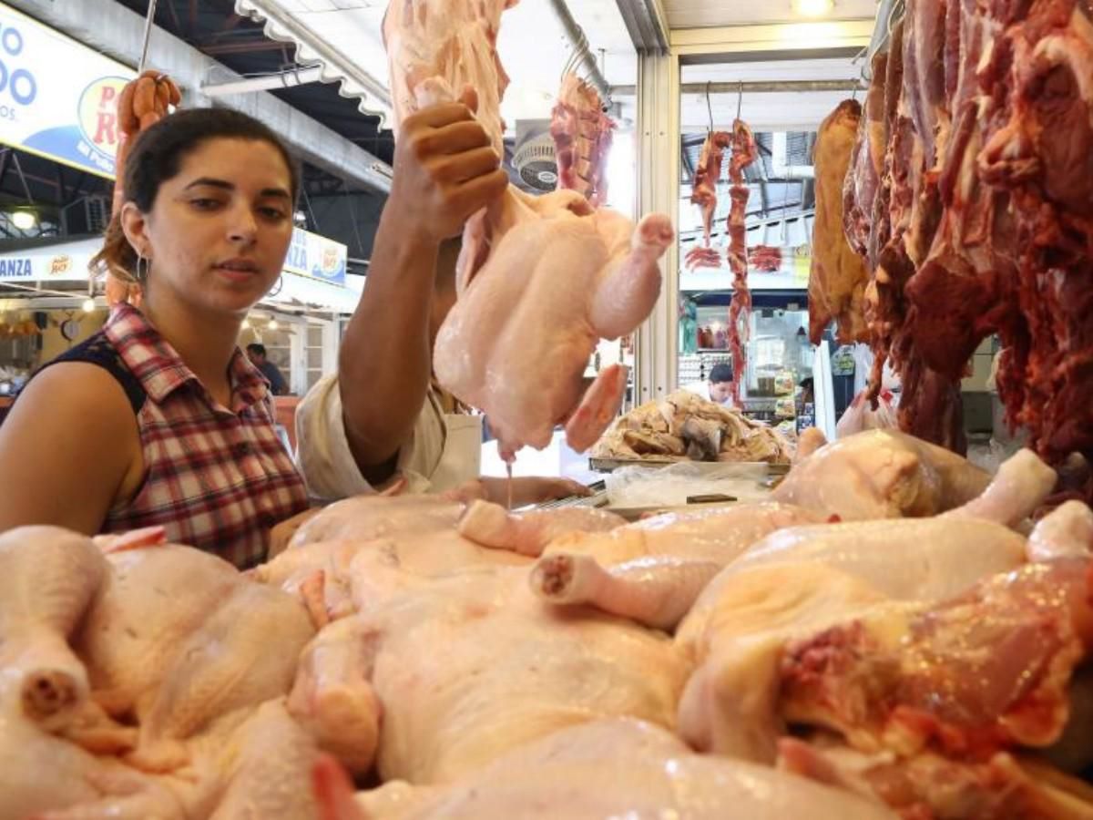 En este momento estás viendo La libra de pollo a 85 pesos es insoportable para el presupuesto de las amas de casa