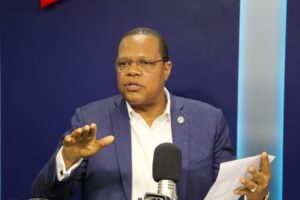 Lee más sobre el artículo EDITORIAL: Bien por Eddy Alcántara y PROCONSUMIDOR por medidas drásticas contra botellones expuestos al sol