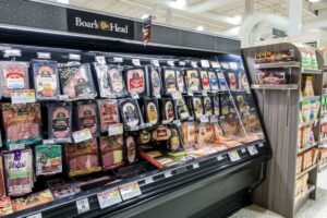 Lee más sobre el artículo Retiran del mercado 7 millones de libras de carne en medio de un brote de listeria en EE.UU.