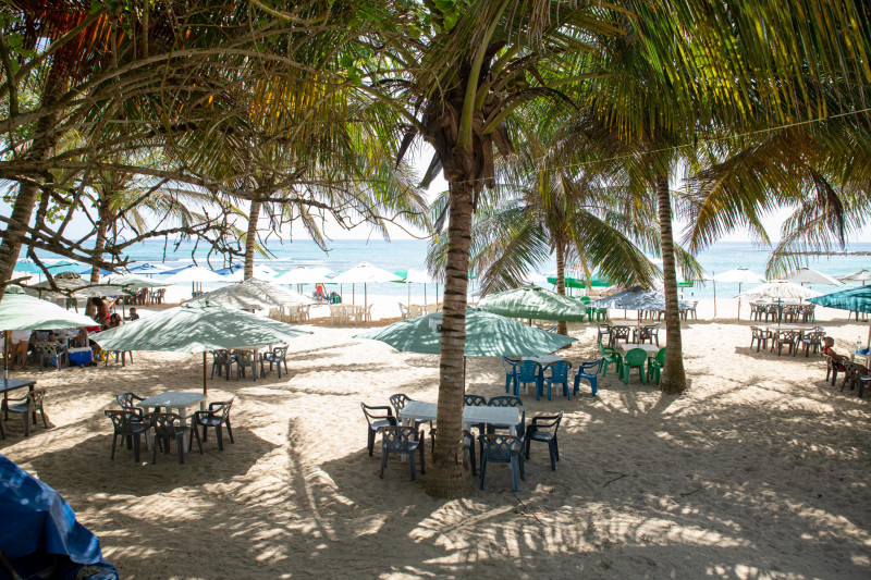 En este momento estás viendo Vendedores de la Playa de Boca Chica están al  grito por la falta de visitantes