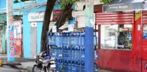 Lee más sobre el artículo Hoy vence el plazo para colmados reubicar botellones de agua