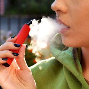 Lee más sobre el artículo Nuevas tasas para productos de tabaco y los vapes; comerciantes dicen «matarían» al sector