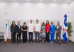 Lee más sobre el artículo Arajet y BARNA firman acuerdo para la capacitación del personal y desarrollo académico