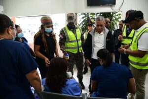 Lee más sobre el artículo Intrant realiza pruebas de consumo de sustancias ilícitas y alcohol a conductores del km 9 de la Autopista Duarte