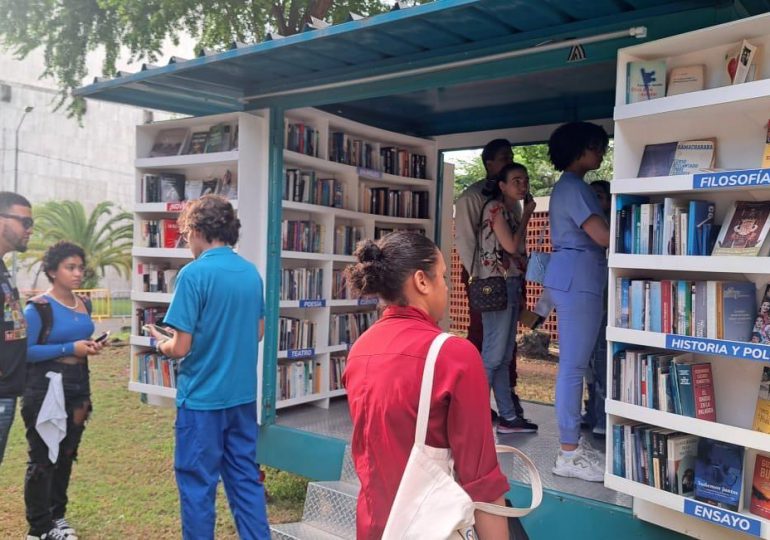 En este momento estás viendo El Carretón de Libros felicita éxito de la Feria del Libro Santo Domingo 2024
