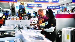 Lee más sobre el artículo A pesar de entrega de doble sueldo comerciantes de la capital afirman las ventas están bajas