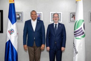 Lee más sobre el artículo Pro Consumidor y AIRD anuncian plan de trabajo conjunto para abordaje tema botellones de agua