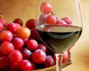 Lee más sobre el artículo 30 copas de vino al mes para tener menos infartos: el último estudio sobre el efecto del vino en la salud cardiovascular