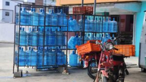 Lee más sobre el artículo Colmaderos advierten con dejar de vender agua en botellones