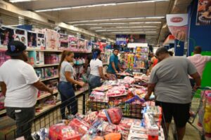 Lee más sobre el artículo Venta tímida en DN durante Día de Reyes; comerciantes lo atribuyen a pérdida de la tradición y falta de dinero
