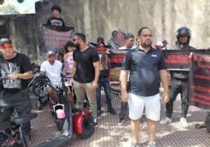 Lee más sobre el artículo Protestan en contra retención de patinetas eléctricas en Zona Colonial