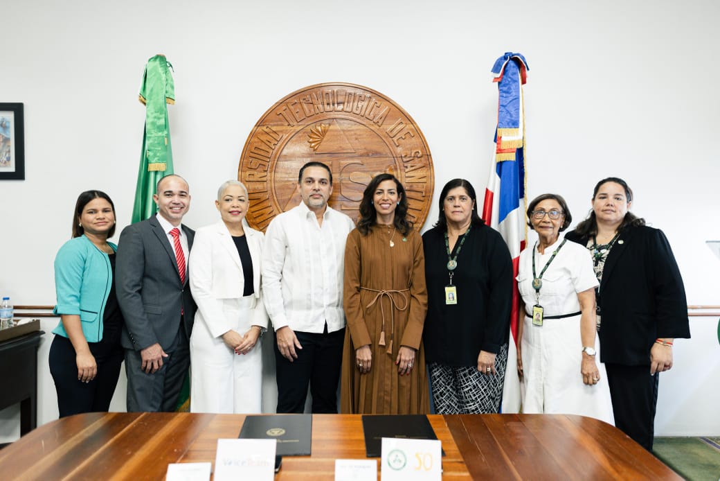 En este momento estás viendo VoiceTeam y UTESA firman convenio para impulsar desarrollo profesional y académico de estudiantes y colaboradores