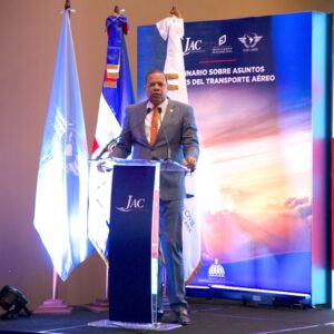 Lee más sobre el artículo Eddy Alcántara destaca papel de Pro Consumidor en defensa derechos de los pasajeros del transporte aéreo