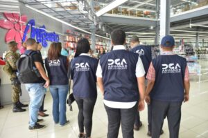 Lee más sobre el artículo Aduanas inspecciona 3 comercios chinos por presuntas irregularidades en importaciones