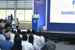 Lee más sobre el artículo Banreservas lleva jornada de bancarización  a comunitarios del Nuevo Domingo Savio
