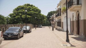 Lee más sobre el artículo A partir del 1 de mayo queda prohibido el estacionamiento de vehículos en la calle Las Damas