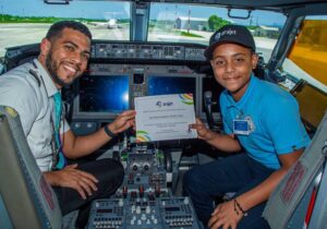 Lee más sobre el artículo Arajet promueve que niños y jóvenes incursionen en la aviación con programa “Piloto por un día”