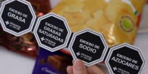 Lee más sobre el artículo Etiquetas de advertencia nutricional: una herramienta urgente para combatir la mala alimentación