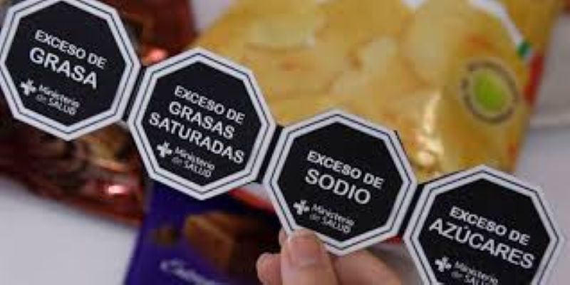 En este momento estás viendo Etiquetas de advertencia nutricional: una herramienta urgente para combatir la mala alimentación