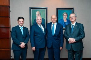 Lee más sobre el artículo Grupo Popular reconoce a Marino D. Espinal como Consejero Emérito