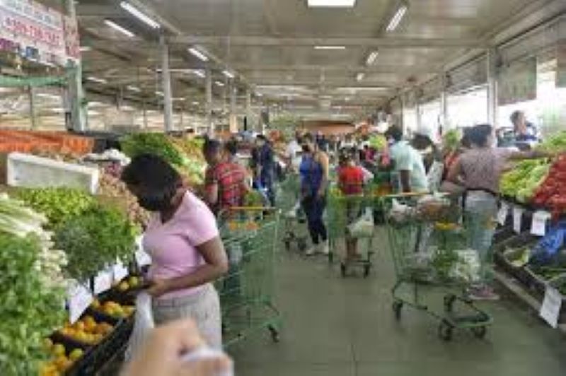 En este momento estás viendo ¿Dónde rinde más el dinero: en el mercado o en el supermercado?