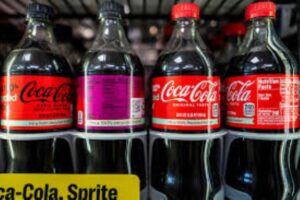 Lee más sobre el artículo Coca-Cola va a añadir una bebida con azúcar pero aclara que no renuncia al jarabe de maíz
