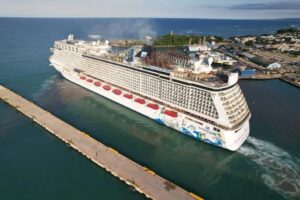 Lee más sobre el artículo RD recibe por primera vez los cruceros Brilliant Lady y Queen Elizabeth