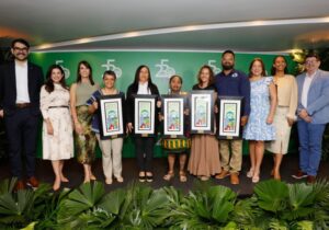 Lee más sobre el artículo Liderazgo Femenino y Sostenibilidad: El Café Artesanal Mimín de RD es premiado en el 25 Aniversario de Donativos Ambientales Ford