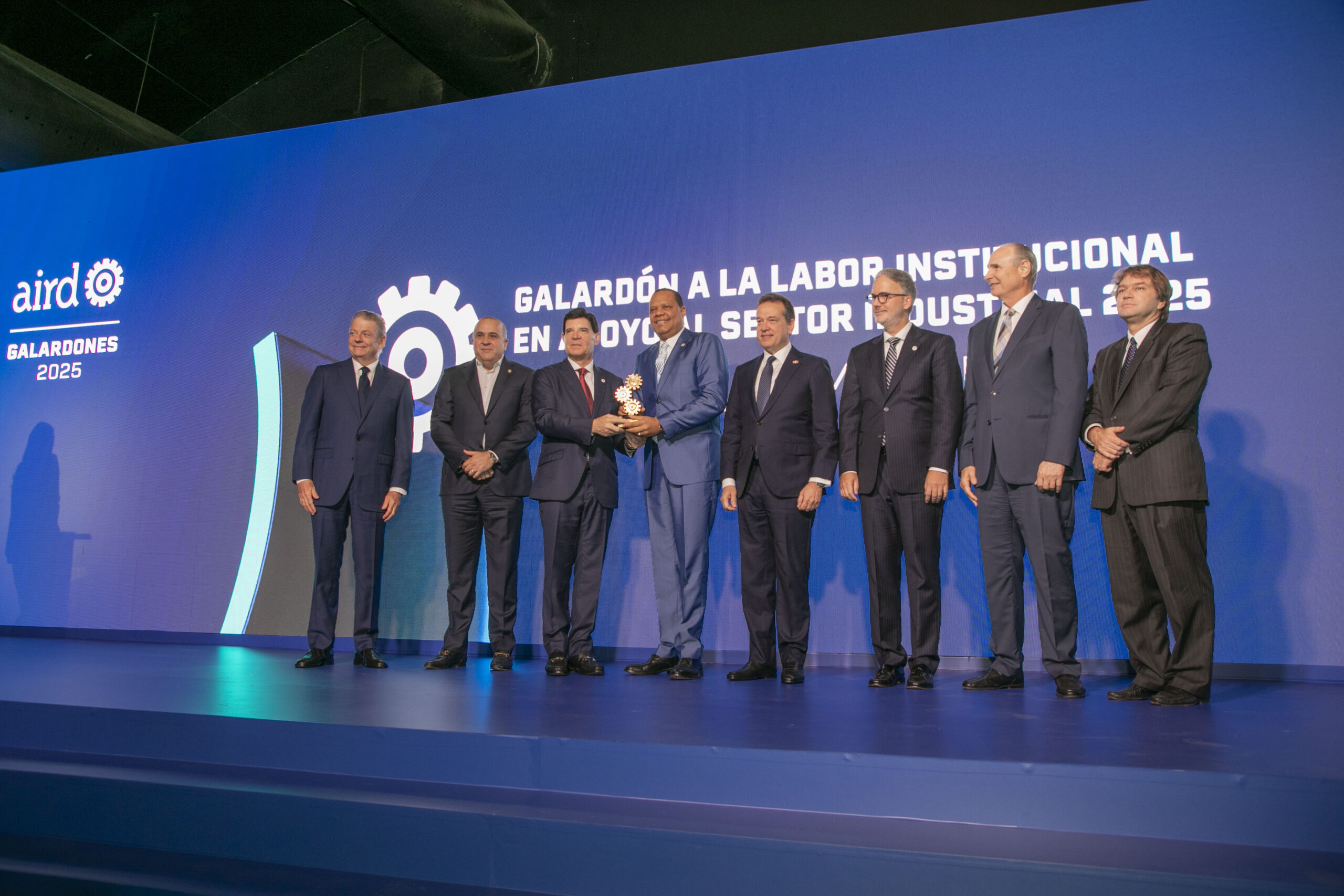 En este momento estás viendo AIRD reconoce a Pro Consumidor por promover cumplimiento normativo y consumo responsable