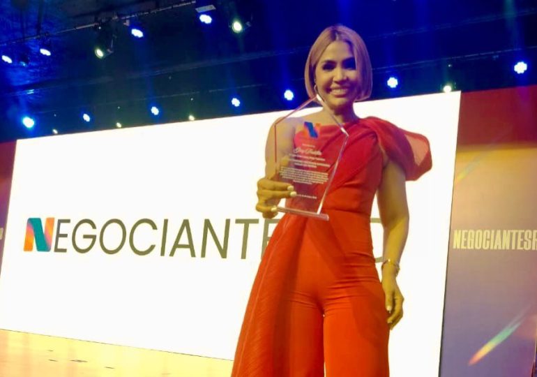 En este momento estás viendo Grey Padilla recibe reconocimiento por su trayectoria empresarial en “Negociantes RD 2026”