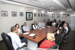 Lee más sobre el artículo Pro Consumidor se reúne con representantes de supermercados para garantizar se cumpla con etiquetado y registro sanitario de productos