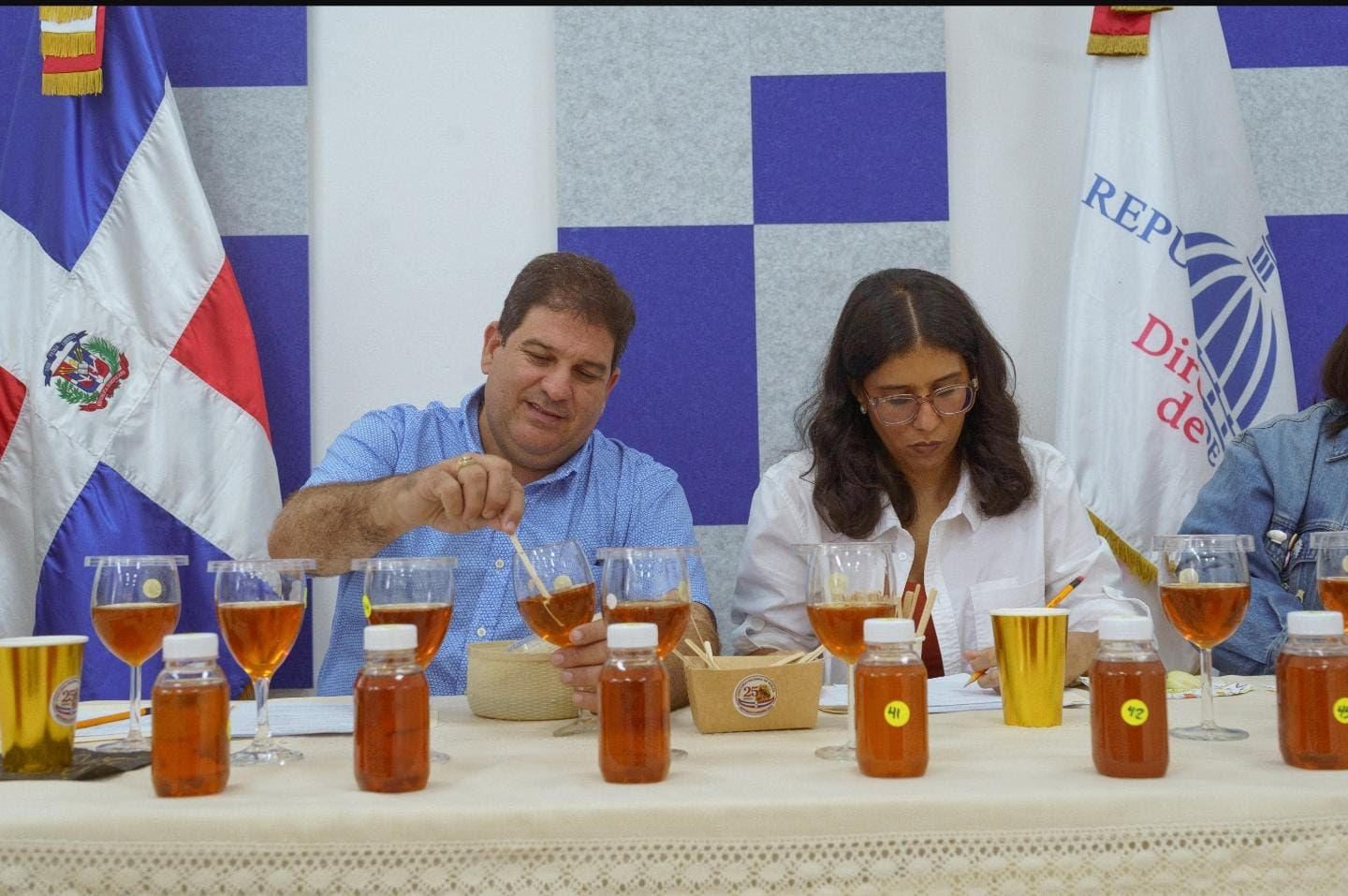 En este momento estás viendo  25.º Concurso Nacional de Mieles evidencia crecimiento y calidad de la apicultura dominicana