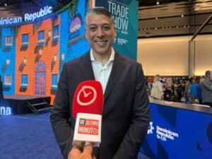 Lee más sobre el artículo Arajet impulsa su expansión internacional en el 4to Tradeshow de RD en Miami