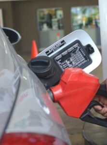 Lee más sobre el artículo Gobierno reajusta combustibles y congela GLP