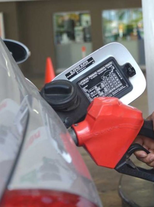 En este momento estás viendo Gobierno reajusta combustibles y congela GLP