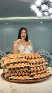 Lee más sobre el artículo Surthy Cooks, influencer millonaria que cocina para los pobres, crea GoFundMe tras sismos en Venezuela
