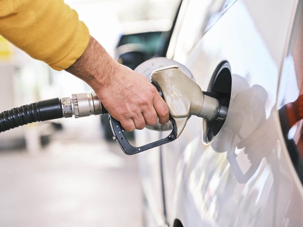 En este momento estás viendo Gobierno baja el GLP y los combustibles regulares