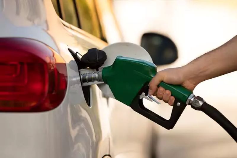 En este momento estás viendo Gobierno baja RD$5.00 a la gasolina regular y RD$3.00 a la premium