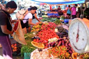 Lee más sobre el artículo Comerciantes y consumidores reportan alzas de precios en los mercados