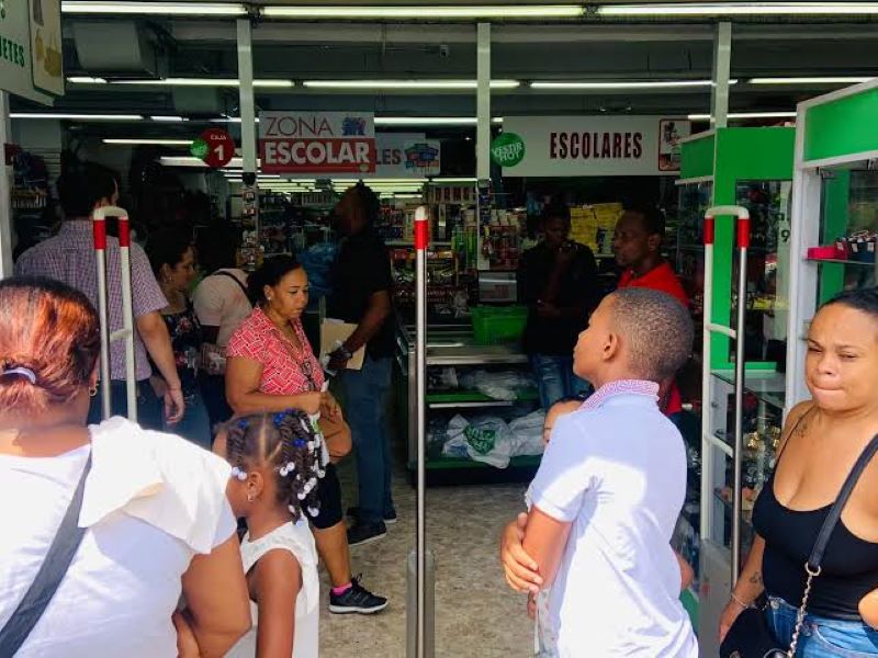 En este momento estás viendo Hasta RD$20 mil gastaron padres en útiles escolares; dicen que “todo está caro”