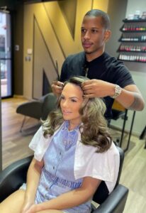 Lee más sobre el artículo Colores de cabello que marcan tendencia esta temporada: tonos naturales, cálidos y sofisticados