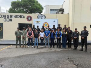 Lee más sobre el artículo Pro Consumidor, CECCOM y MP desmantelan una de las mayores fábricas clandestinas de alcohol adulterado